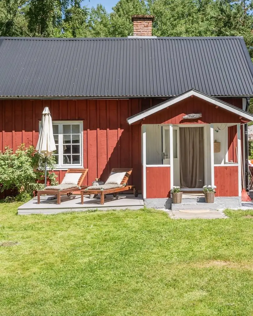 House on 7,600 m² with a new guest cabin