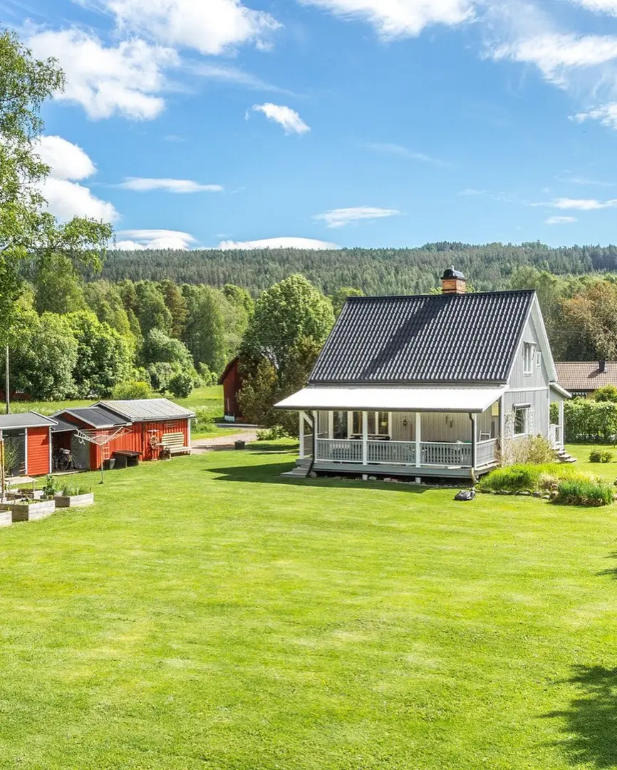 Two houses on one plot with two big terraces