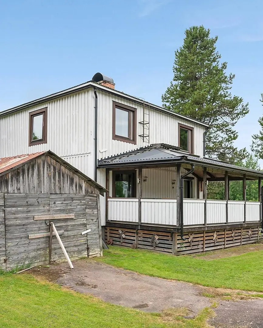 Bright house with a big terrace and wood stove