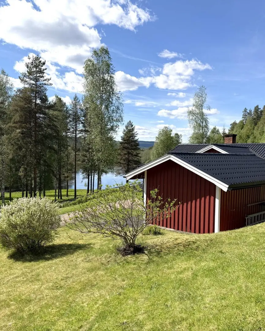 House with a west-facing terrace over the Klarälven river