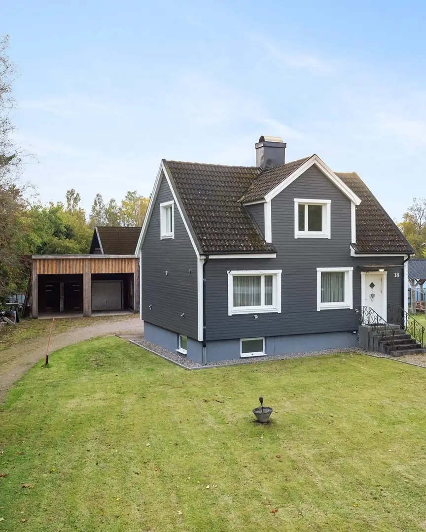 House renovated since 2017, with big garages