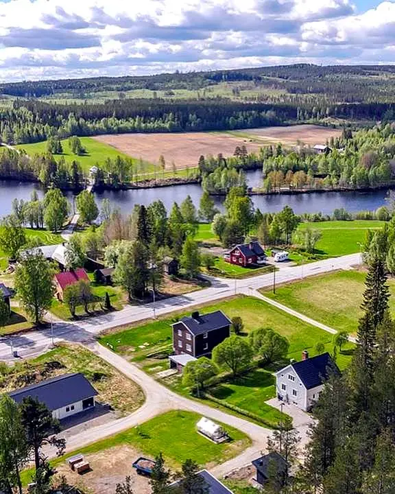 Two-apartment house with river swimming spots and geothermal heat
