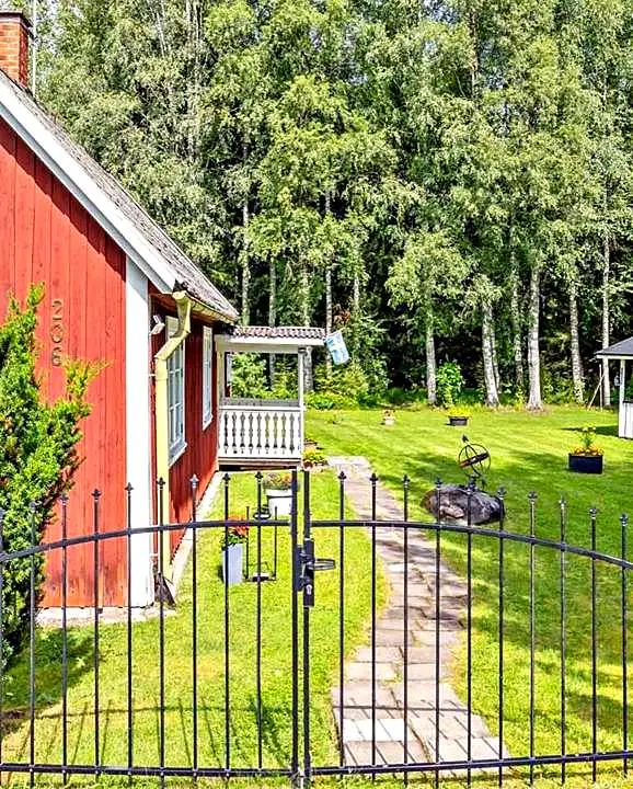 Cosy Dalarna cottage with guest cottage and pergola