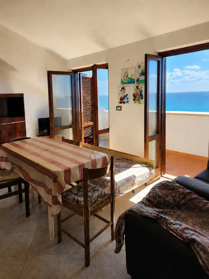 Sea-view house five minutes from the beach