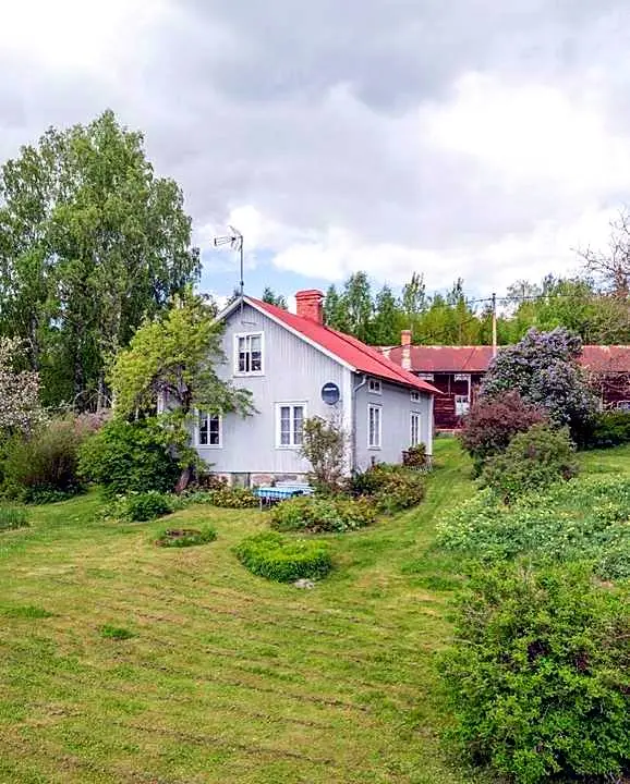 1909 cottage with a huge barn, guest room, orchard and log house