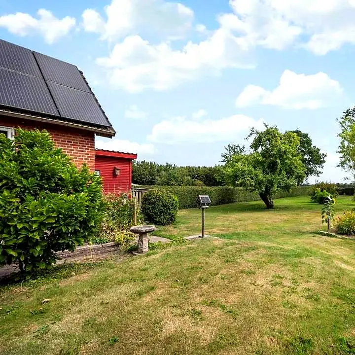 Family home with a big garden, sunny terrace, garage and hobby space