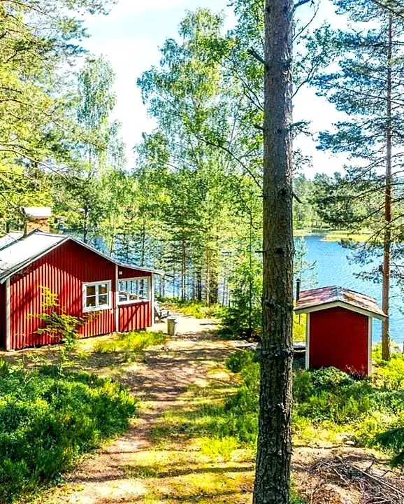 Off-grid lakefront cottage with own jetty and wood-fired sauna