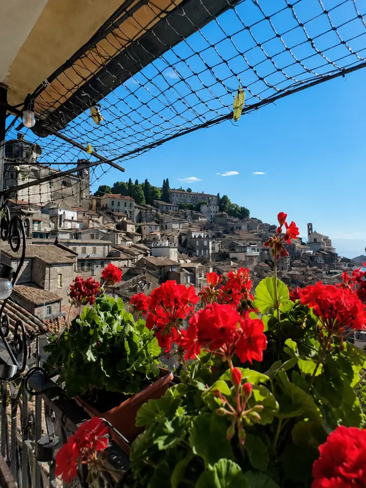 Stone house in a hill town 55 min from Rome