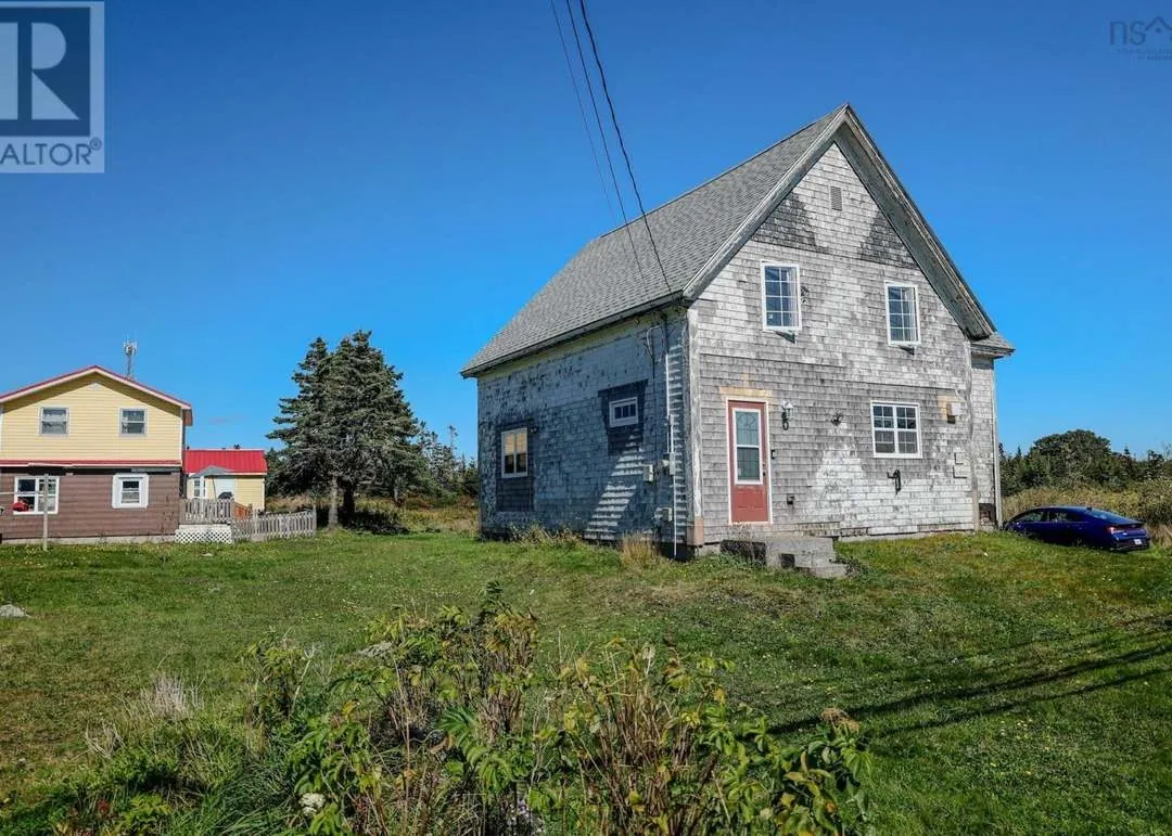 Harbour-view house on Cape Sable Island, minutes from white beaches