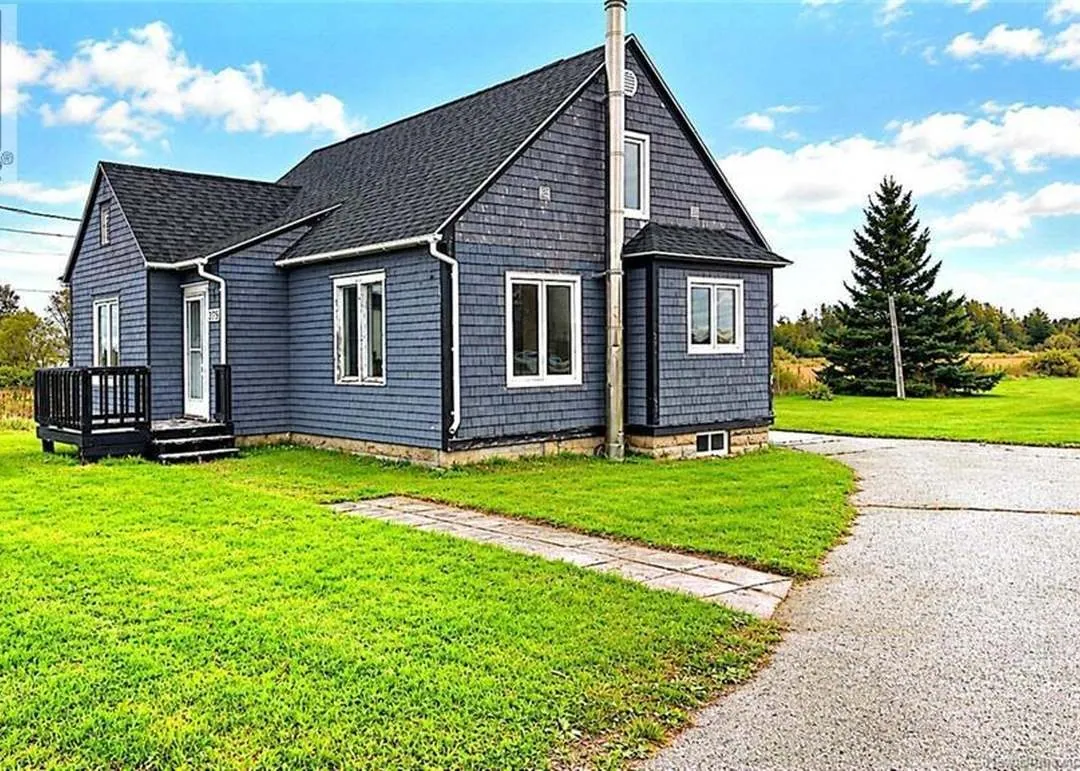 Acadian coast house with 4 bedrooms and a new bathroom