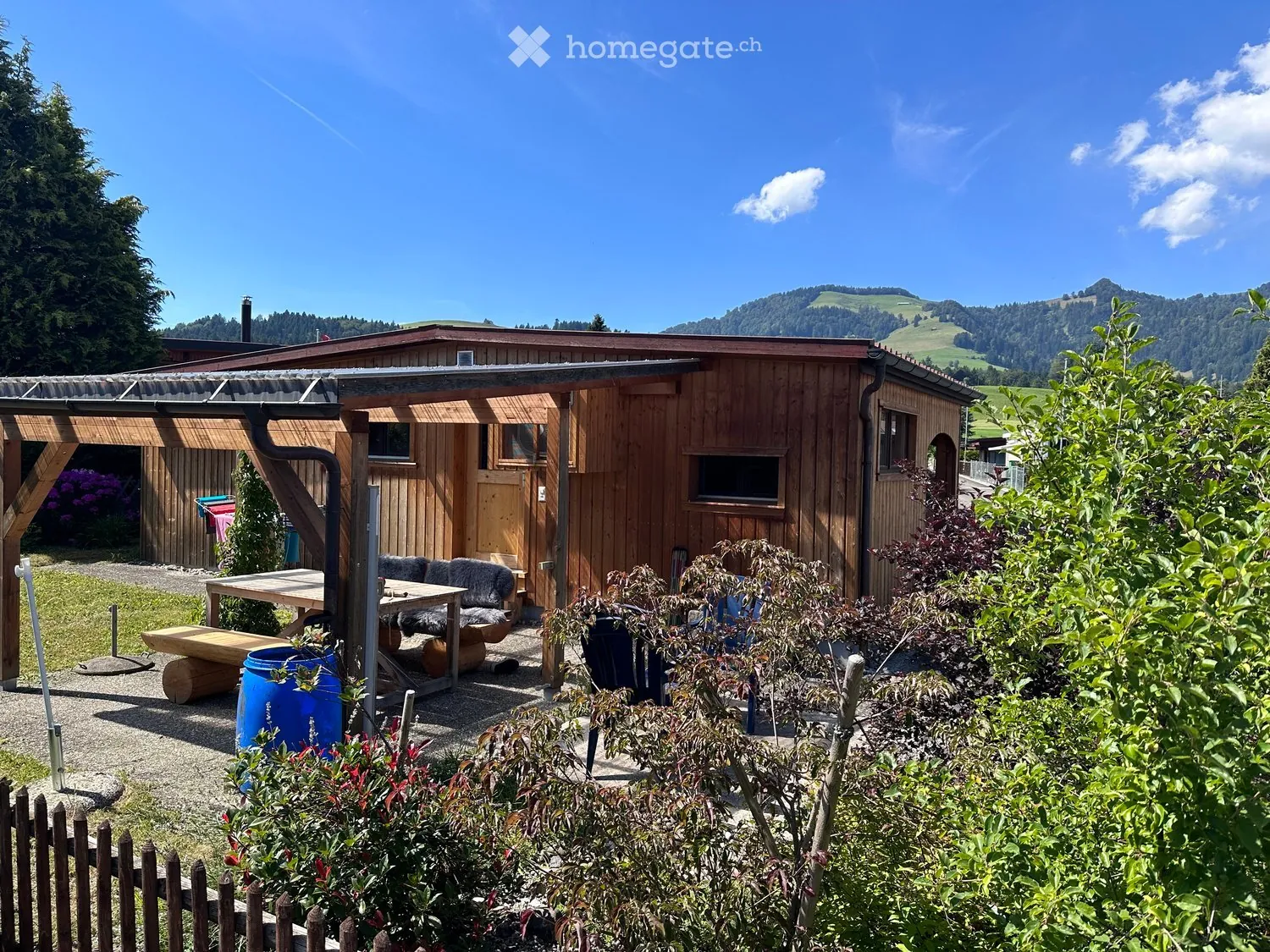 Year-round wooden chalet with garden and pool access near Lake Zurich