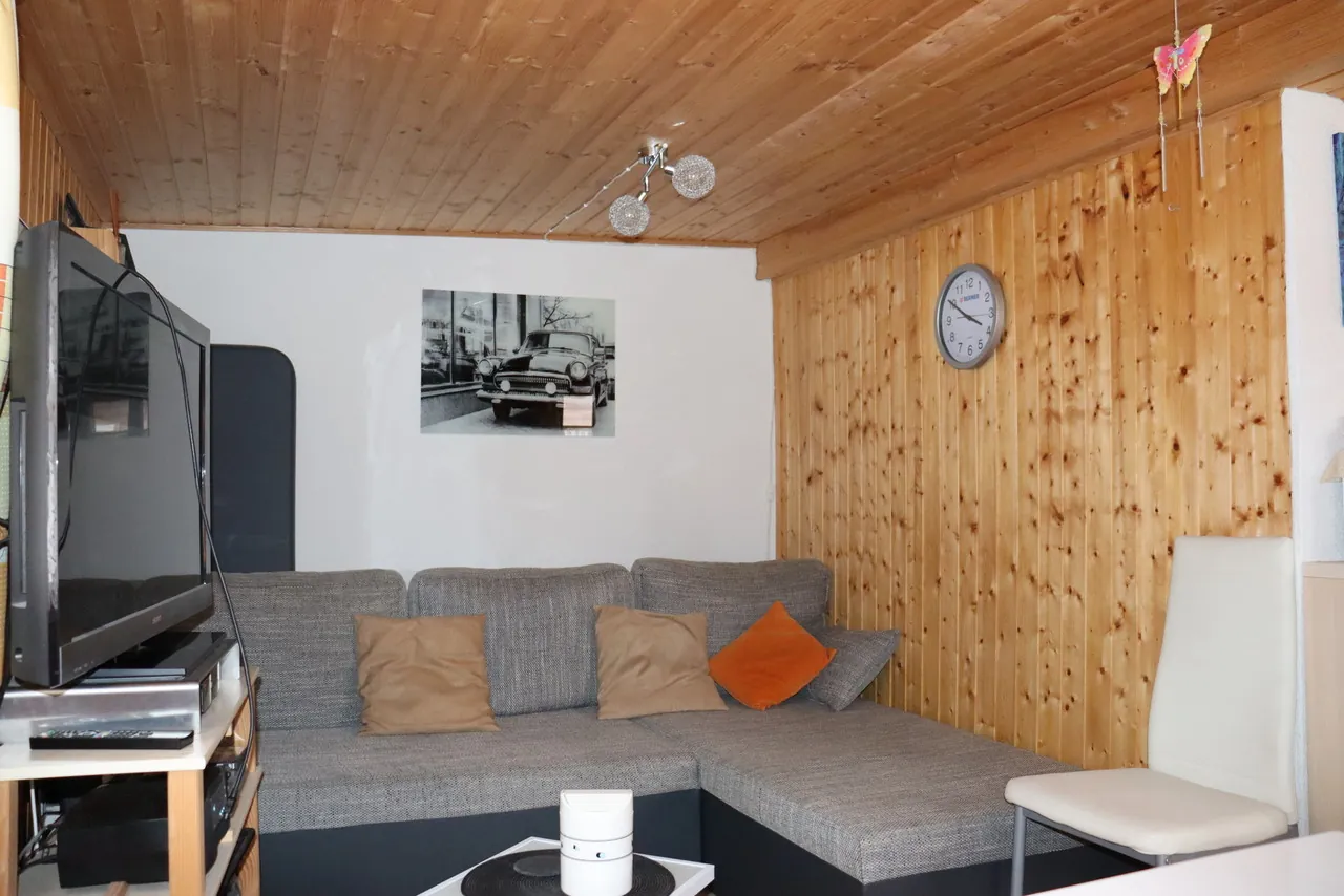 Fenced 2.5-room camping house with a sunny terrace in Raron
