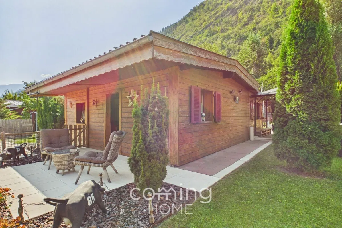 Mobile home with 120 m² garden, gazebo and pellet heating in Valais