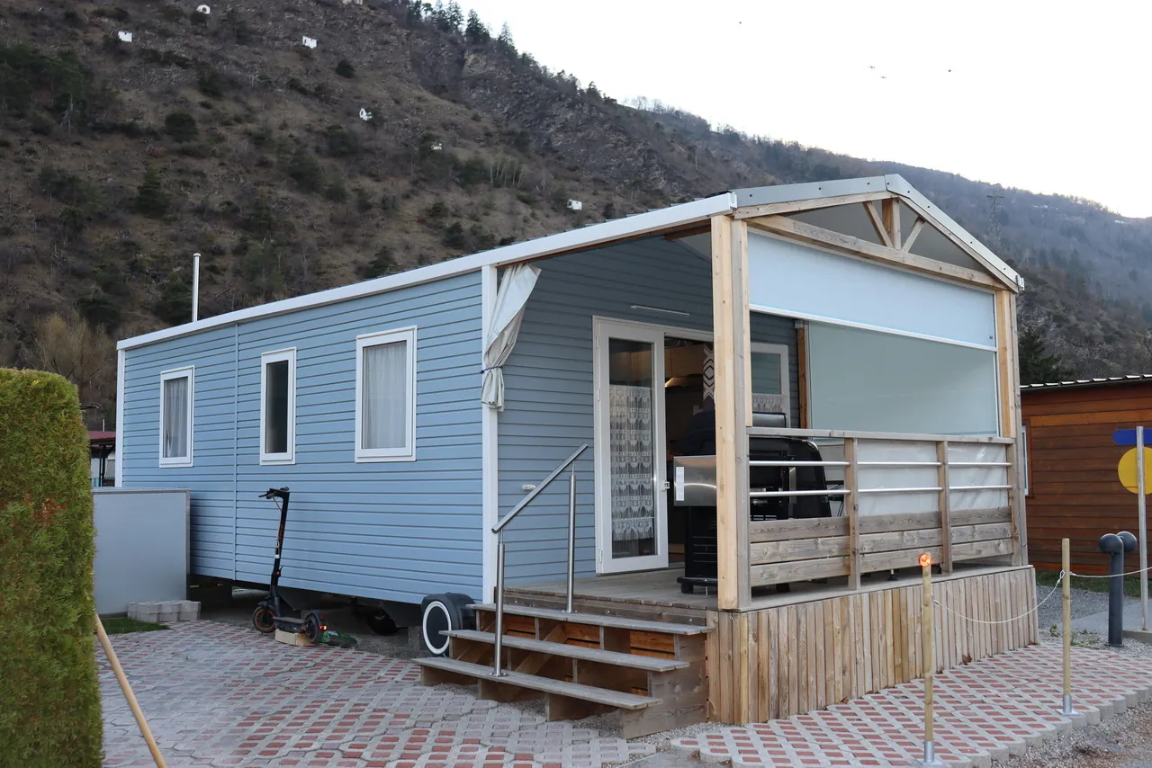 Like-new furnished camping house in the sunny Upper Valais