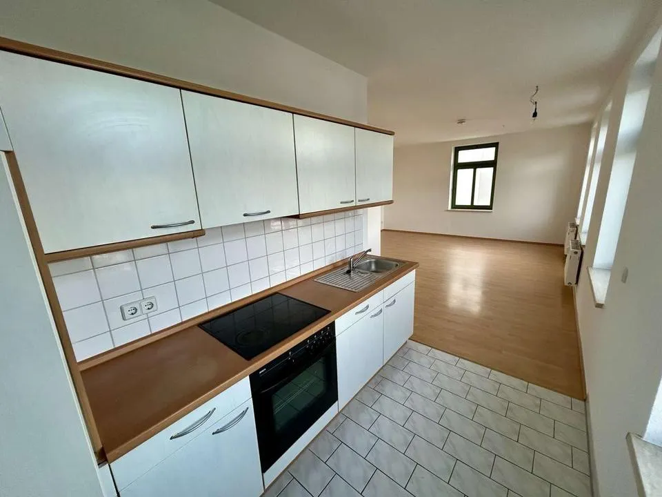 Art nouveau studio with a lift, fitted kitchen and carport in Chemnitz