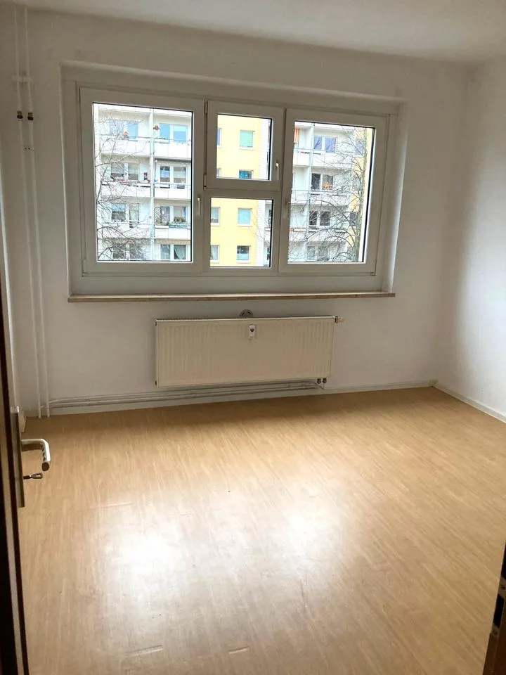 Three-room flat with a balcony over the green, no buyer's commission