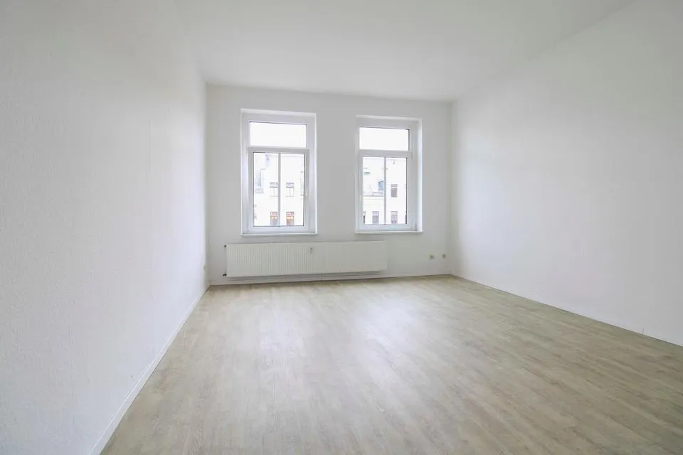 72 m² flat in a listed building near the university, vacant