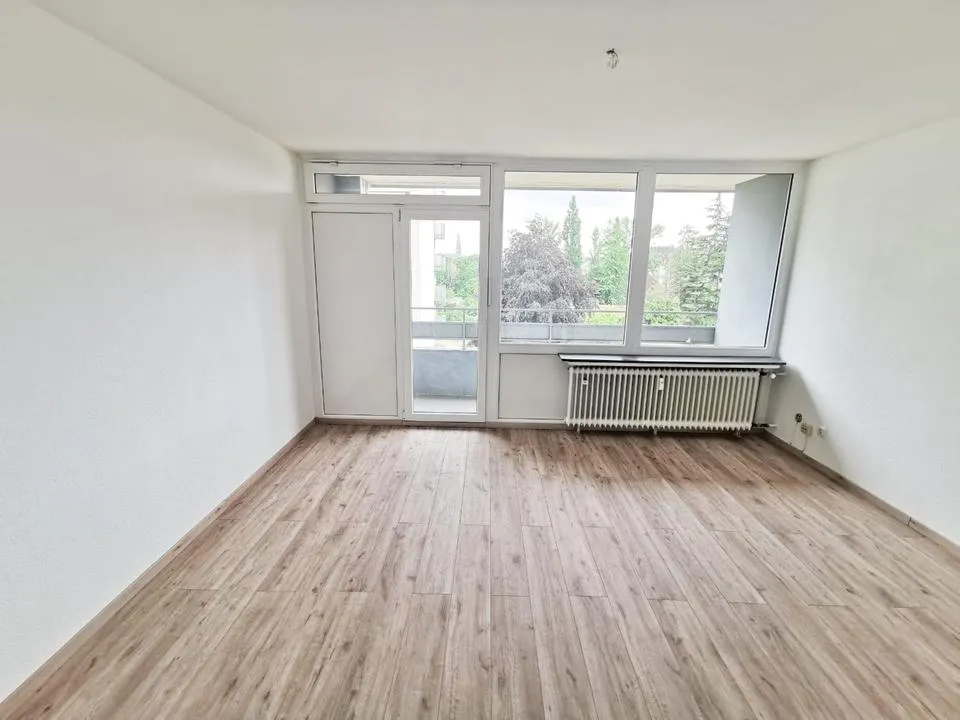 Renovated studio with a big balcony and lift in Krefeld