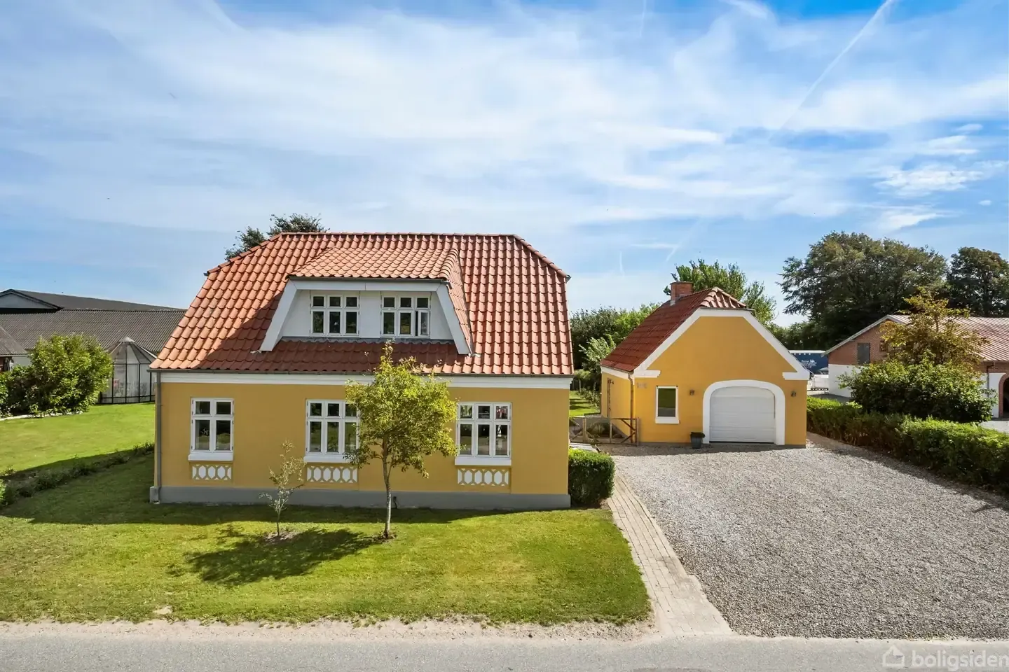 Skagen-yellow 1877 house with energy label A