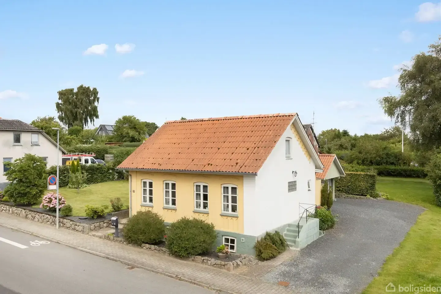Yellow village house with a courtyard garden on Funen for €60k