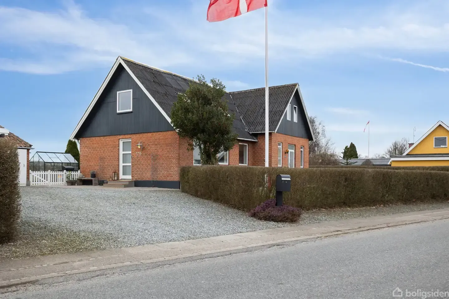 211 m² country house with fields as far as the eye can see