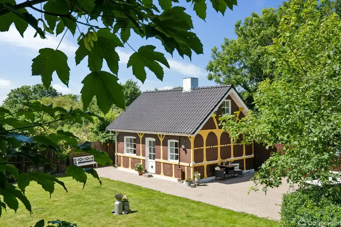 Old railway house in the forest on a 2,080 m² plot