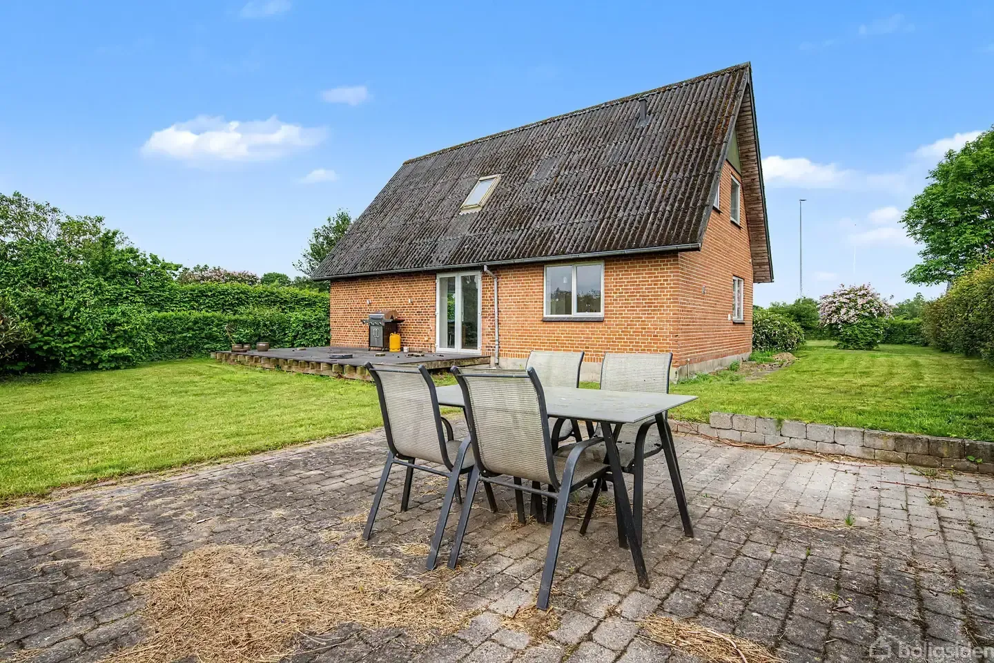 Bright two-storey villa from 1920 a few minutes from Viborg