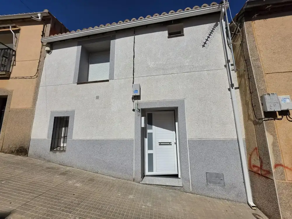 4-bedroom country house with terrace in Aliseda
