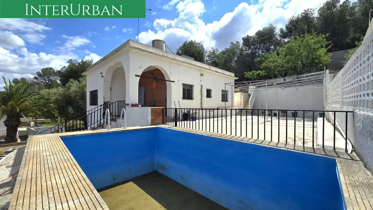 Country house with pool, fireplace and valley views, 30 minutes from Valencia