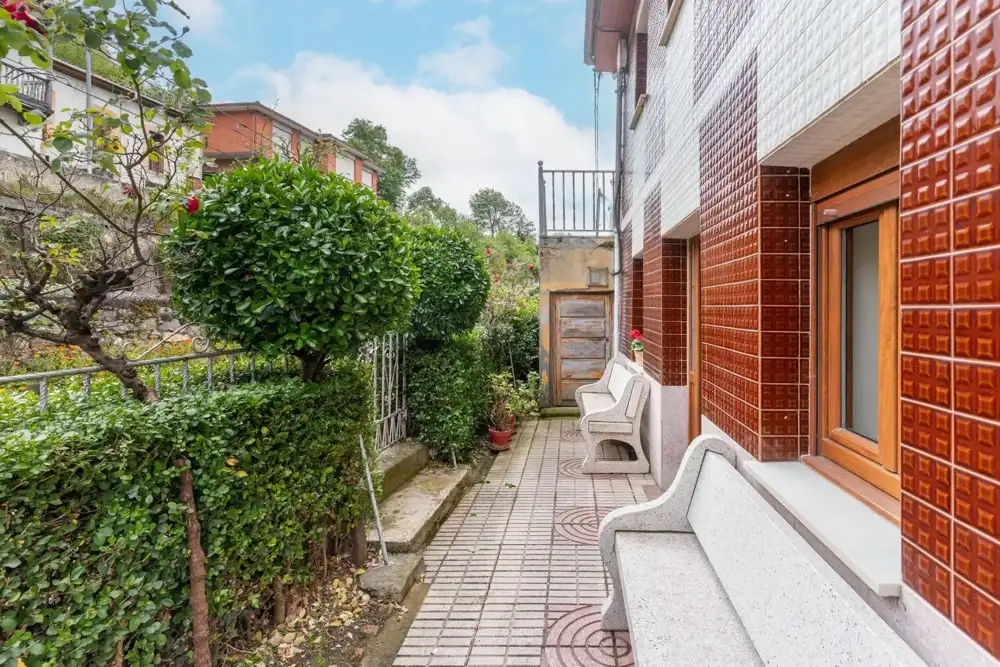3-bedroom house with terrace in Lena