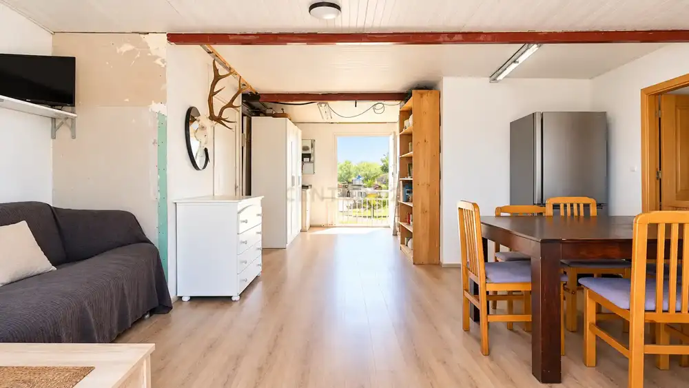 1-bedroom house with garden in Marines