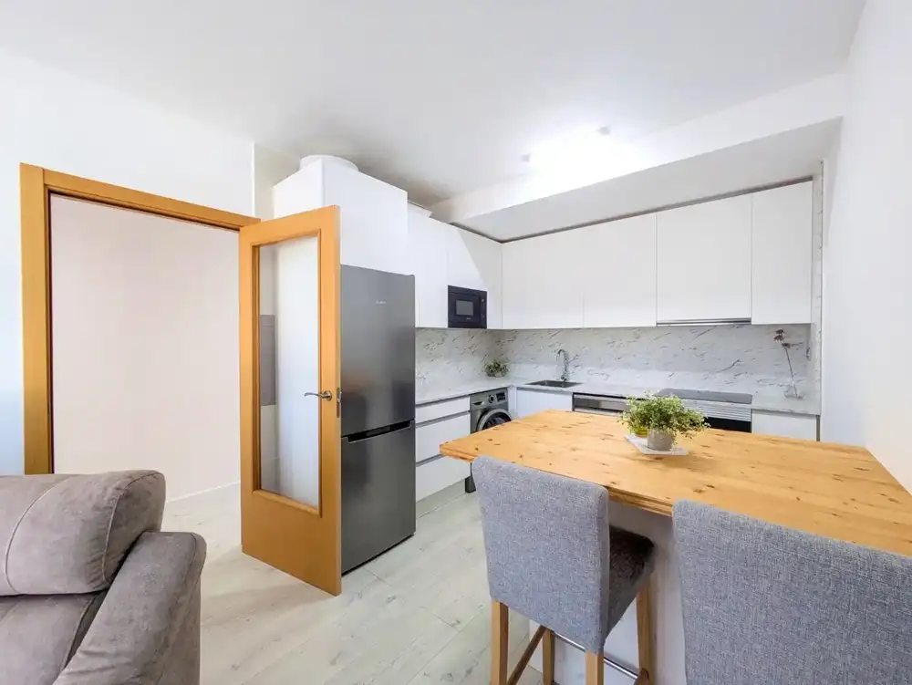 2-bedroom flat with pool in Masdenverge