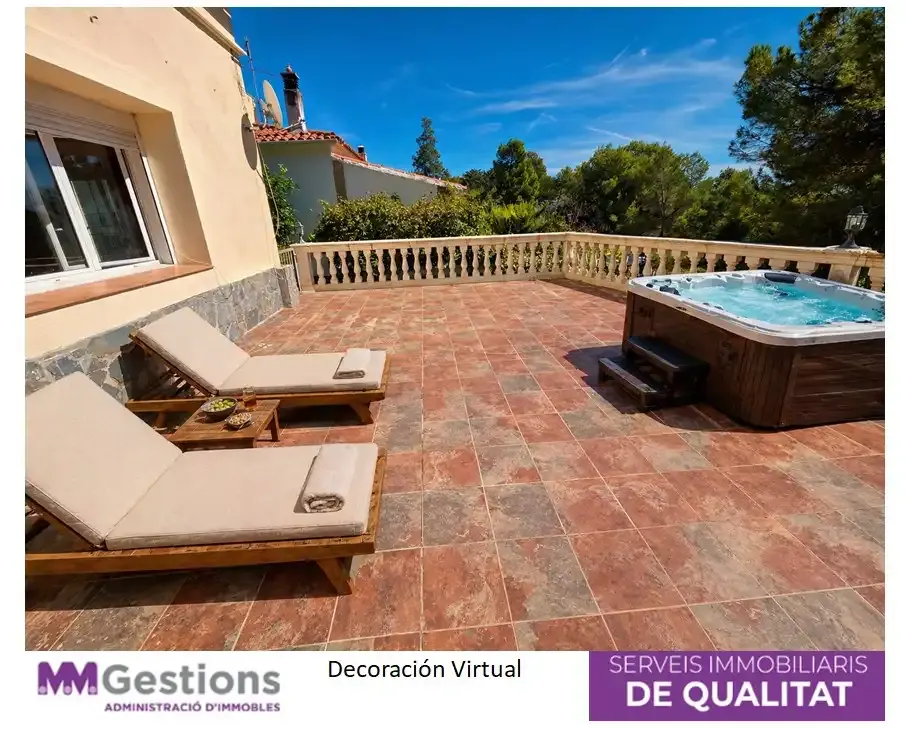Forest house with a 45 m² terrace, hot tub and fireplace