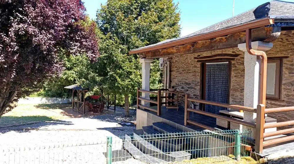 1-bedroom country house with fireplace in O Saviñao