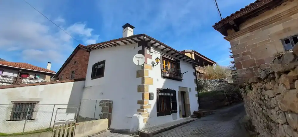 2-bedroom semi-detached house with fireplace in Polaciones