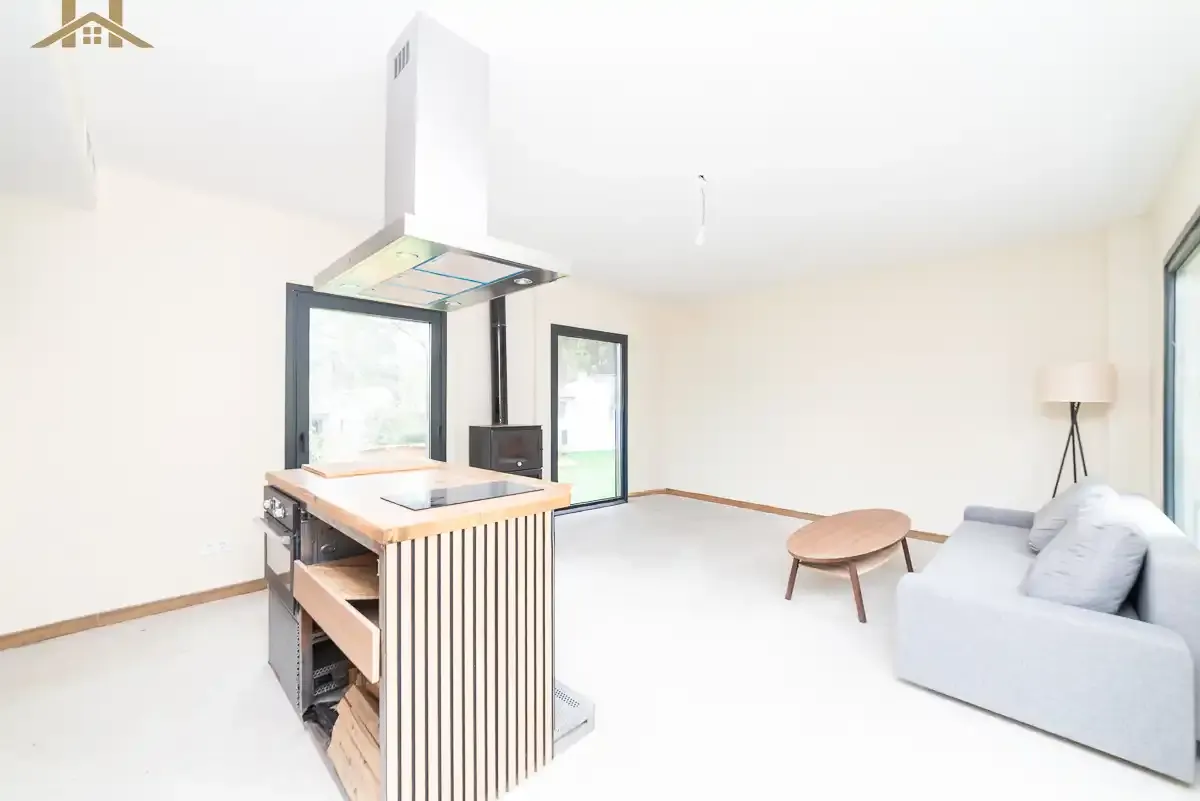 New 2025 detached house on a 1,500 m² flat plot near the San Juan reservoir