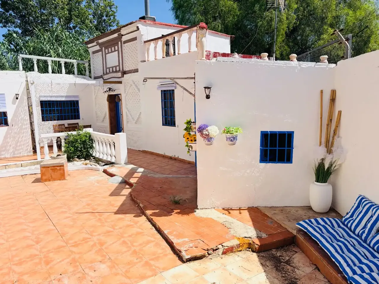 Newly renovated Mediterranean chalet with a home office, sold furnished