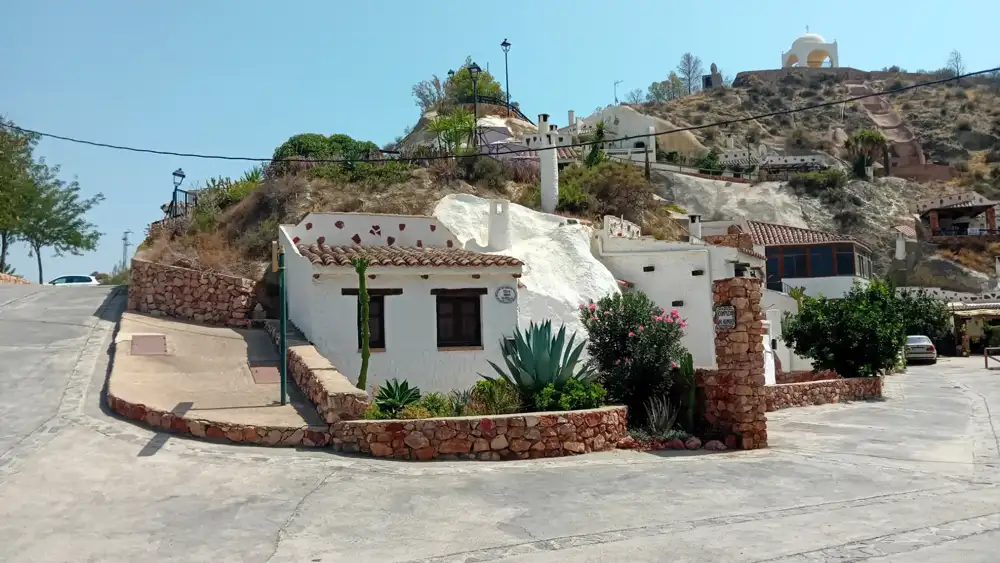 1-bedroom house with terrace in Terque