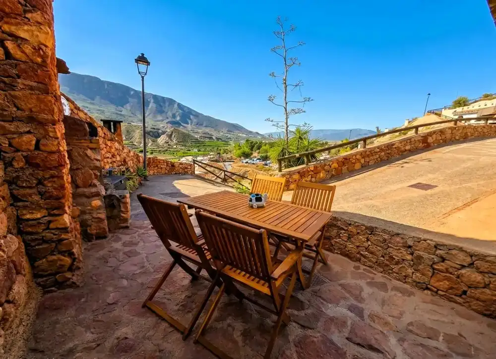 2-bedroom house with terrace in Terque