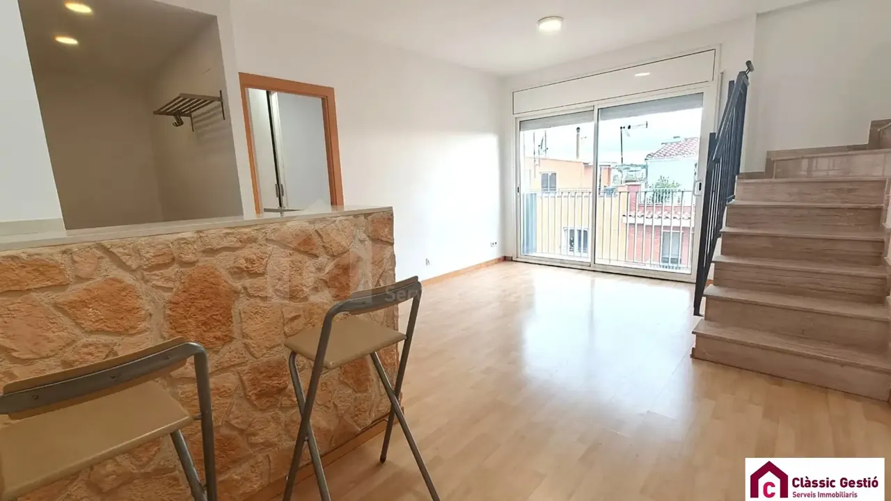Bright duplex with a 13 m² terrace and open views in Terrassa