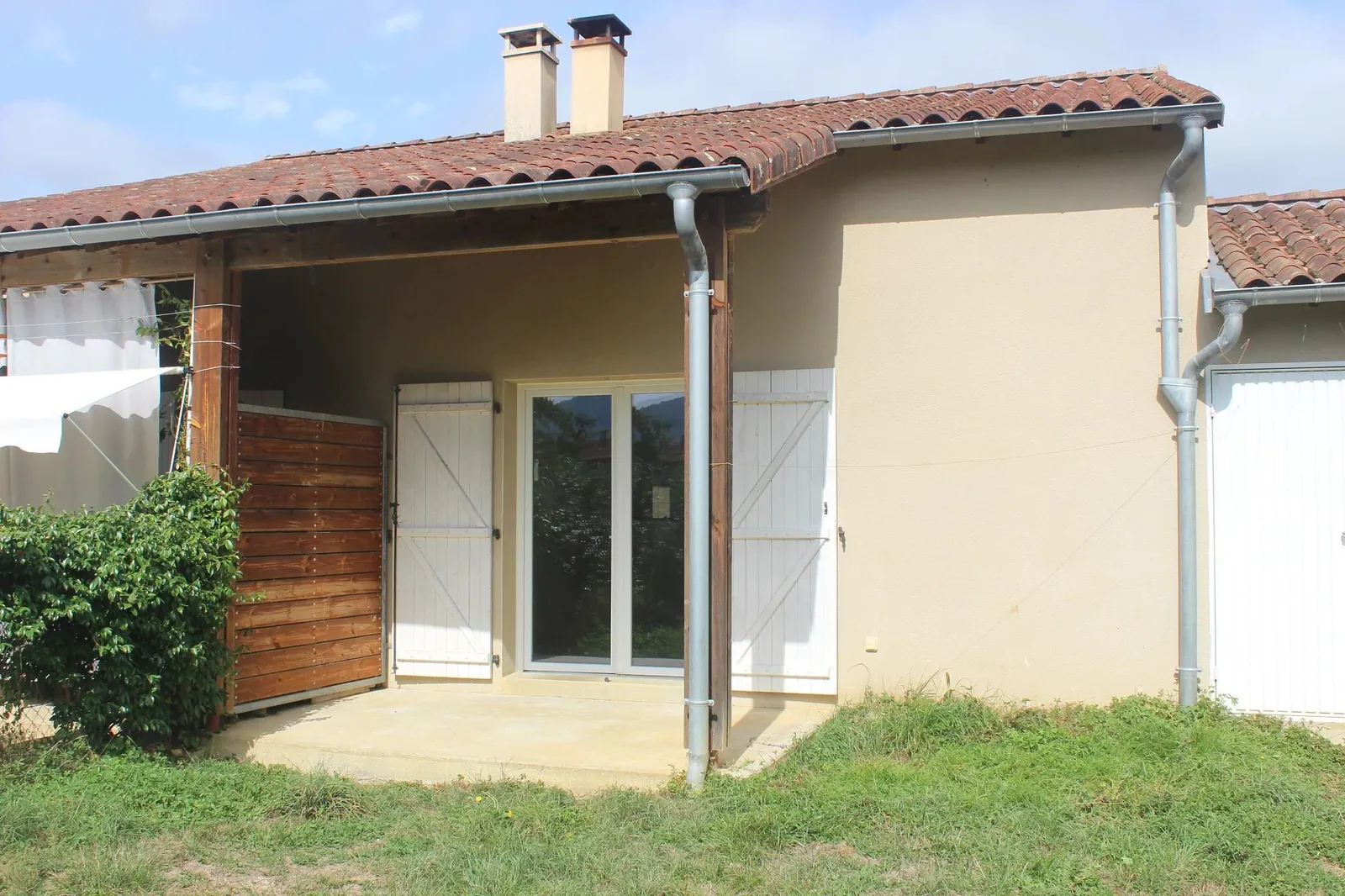 2009 duplex house with a private garden in a spa village