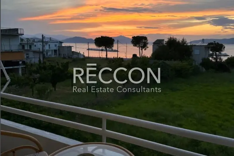 Furnished two-bedroom flat with a sea view in Pefki, North Evia