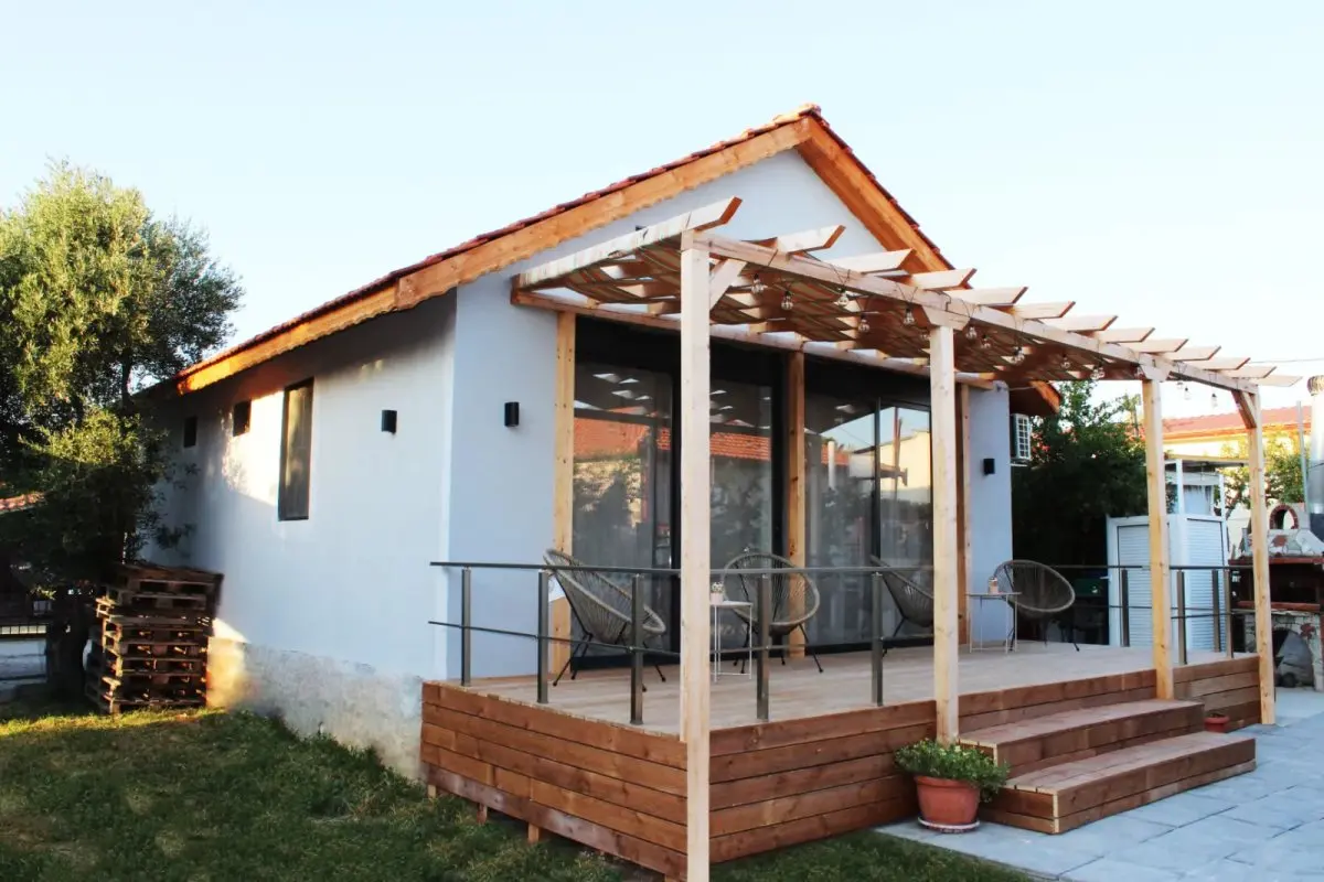 Brand-new 2025 cottage with a pergola deck 400 m from the sea in Halkidiki