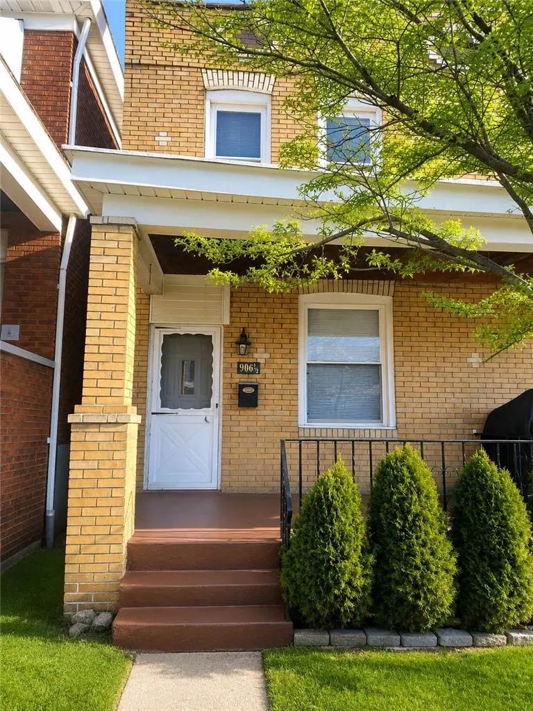 Updated 3-bed townhouse in McKees Rocks, Pennsylvania