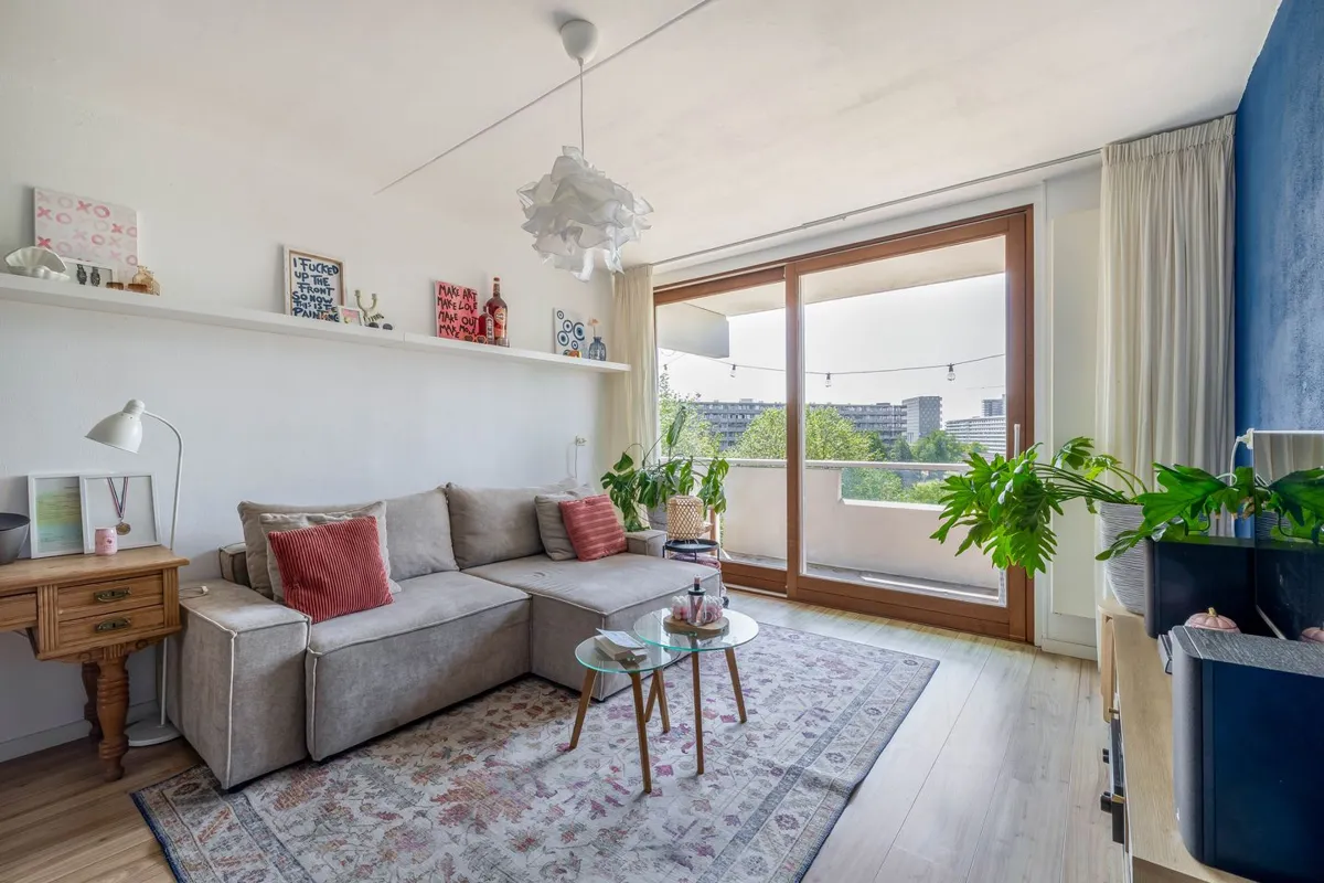Three-room flat with energy label A and a south balcony over the water