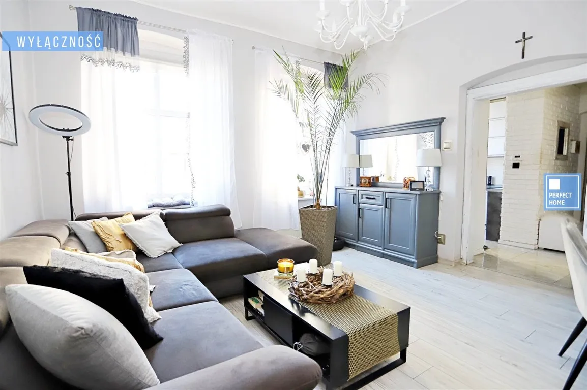 Bright pre-war flat with three bedrooms and a garden in Boguszów-Gorce