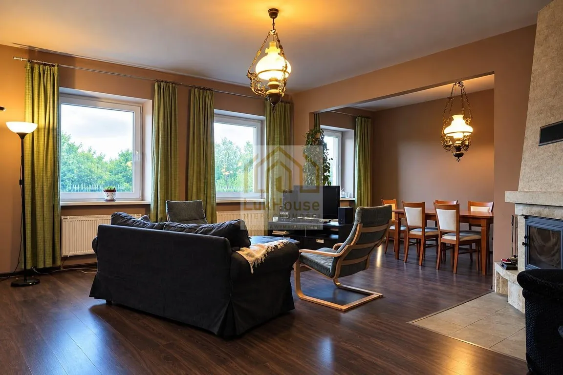 127 m² four-room flat with a loggia and pantry in Bytom