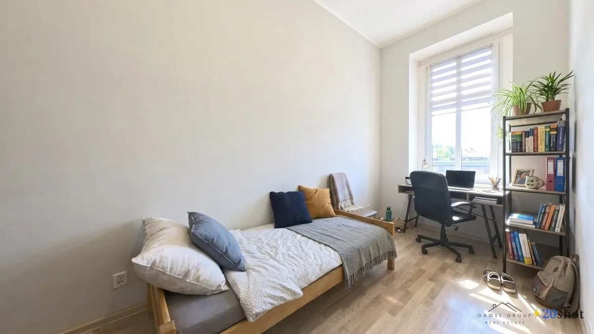 Five-room flat in a 1904 building next to the medical university in Zabrze