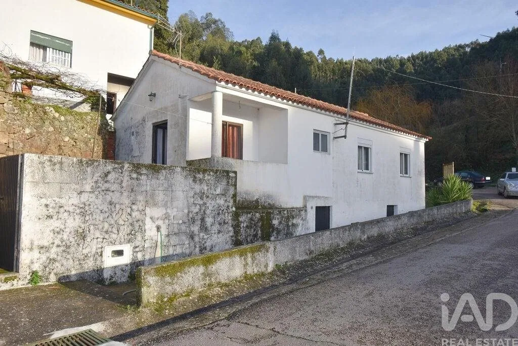 Ready 3-bed house with views near Coimbra