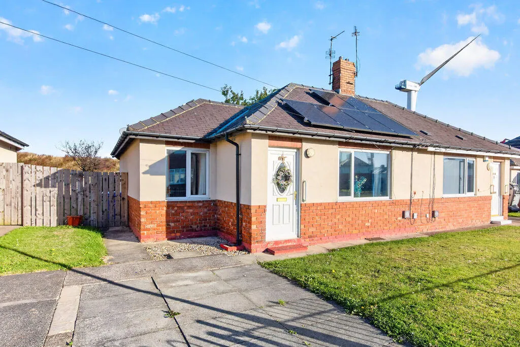 Bright bungalow with a garden near Blyth town and beach
